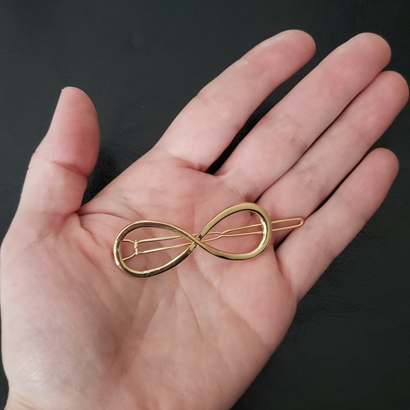 Golden Twist Hair Clip - Picture 4 of 4